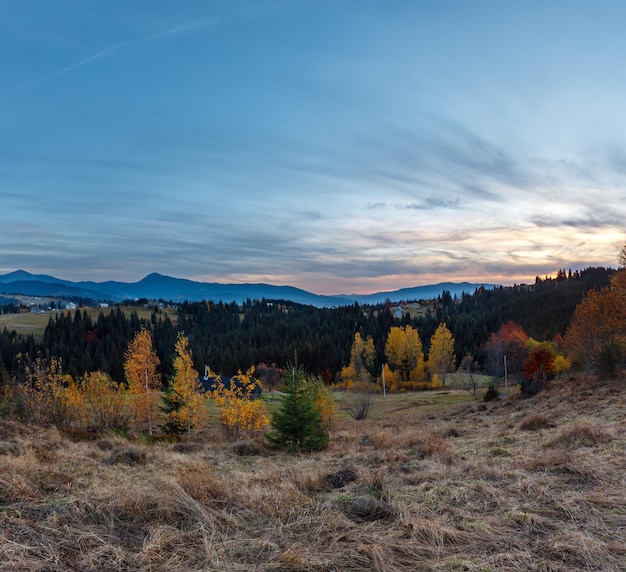 Serata autunno Carpazi montagna Ucraina