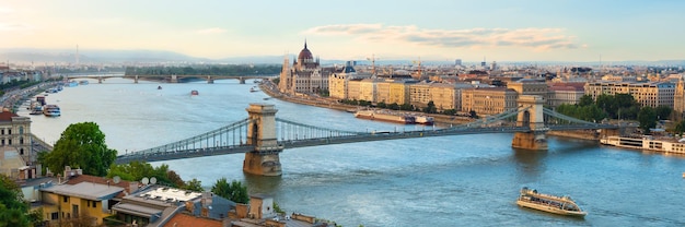 Serata estiva sui punti di riferimento a Budapest, in Ungheria