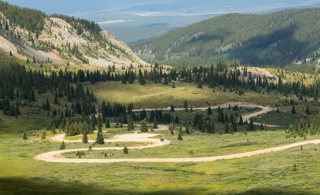 Serie di curve sulla strada sterrata del Cottonwood pass