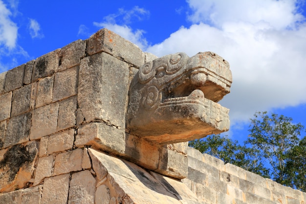 Serpente di Chichen Itza rovine Maya Messico Yucatan