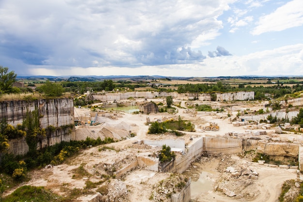 Serre di Rapolano, provincia di Siena, Toscana. Industria del marmo Travertino