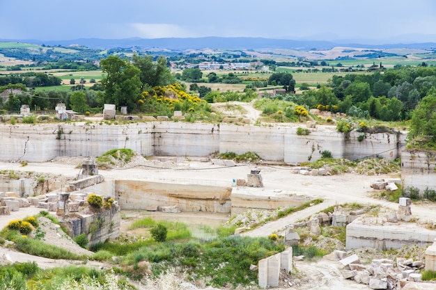 Serre di Rapolano, provincia di Siena, Toscana. Industria del marmo Travertino