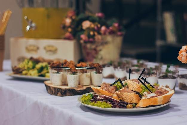 Servizio catering tavola al ristorante