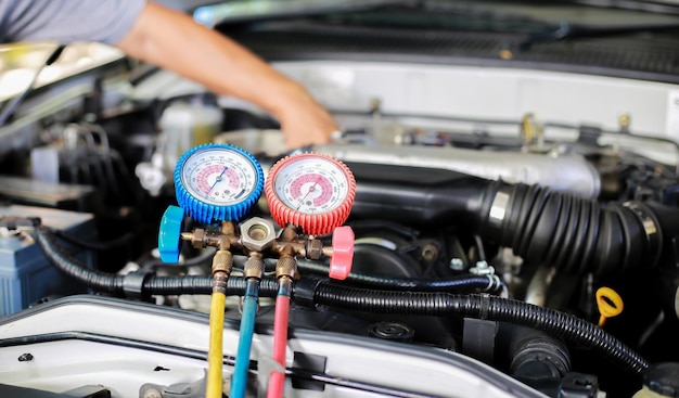 Servizio di controllo del condizionatore d'aria dell'auto, rilevamento delle perdite, riempimento del refrigerante