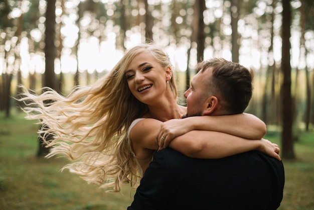 servizio fotografico di matrimonio di una giovane coppia