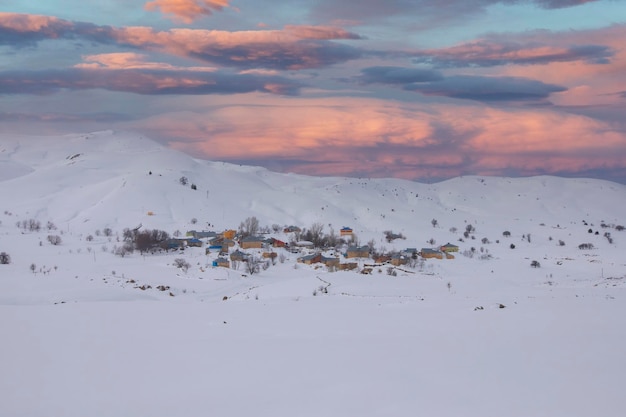 Sestazione invernale nelle montagne di Erzincan Drone Photo Kemah Erzinkan Turchia Turchia