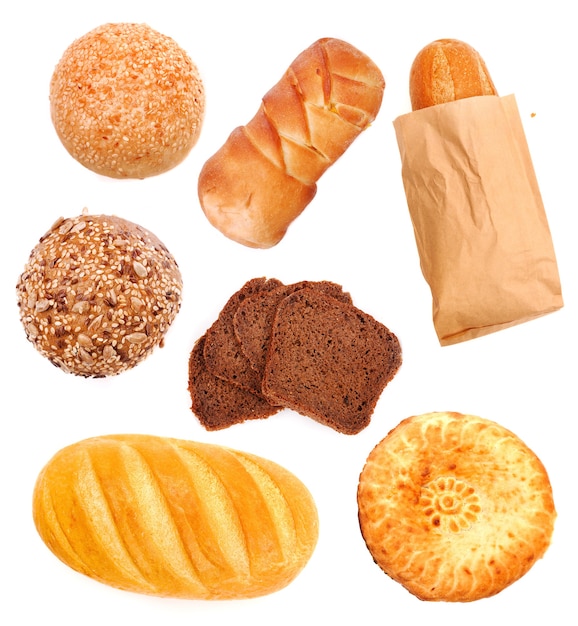 Set con pane assortito isolato su bianco