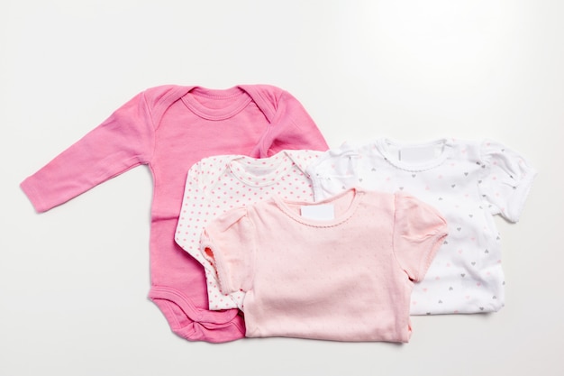 Set di abbigliamento e articoli per un bambino