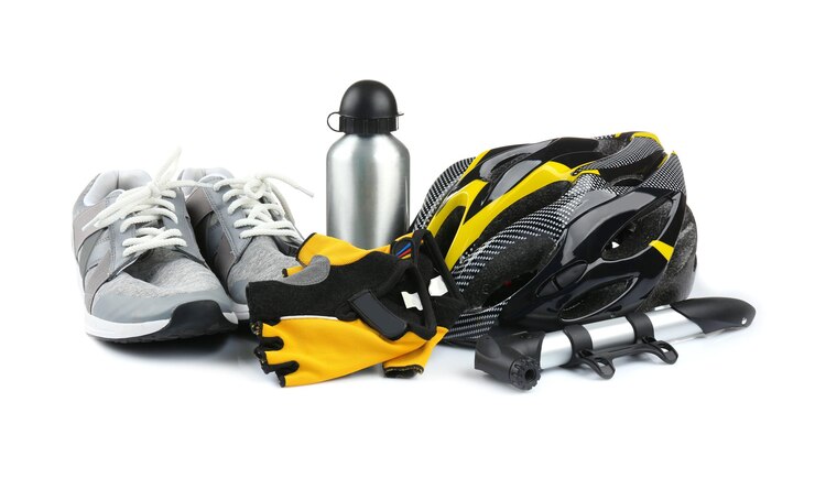 Foto set di accessori per biciclette su sfondo bianco
