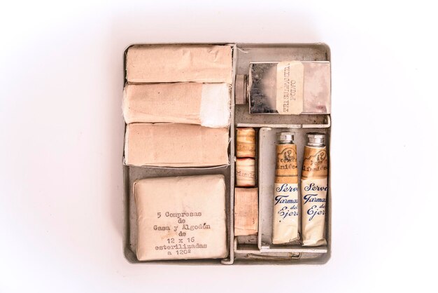 Set di attrezzatura medica molto rara antica del kit di pronto soccorso del 1940