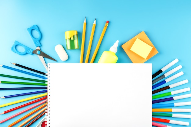 Set di cancelleria per il disegno e la creatività