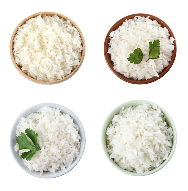 Set di ciotole con riso cotto isolato su bianco vista dall'alto