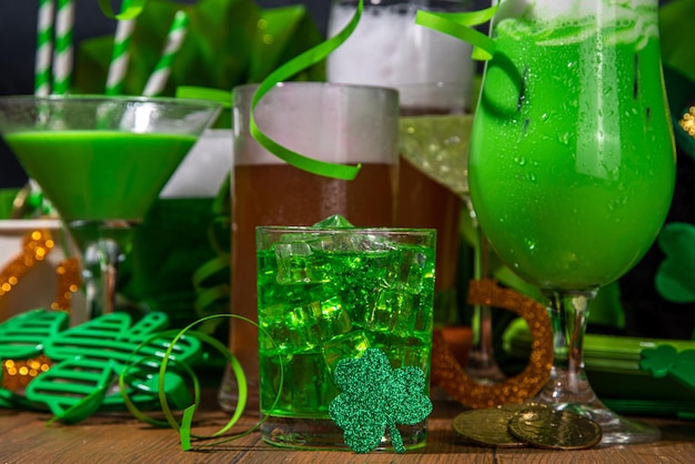 Set di cocktail e bevande per il giorno di San Patrizio