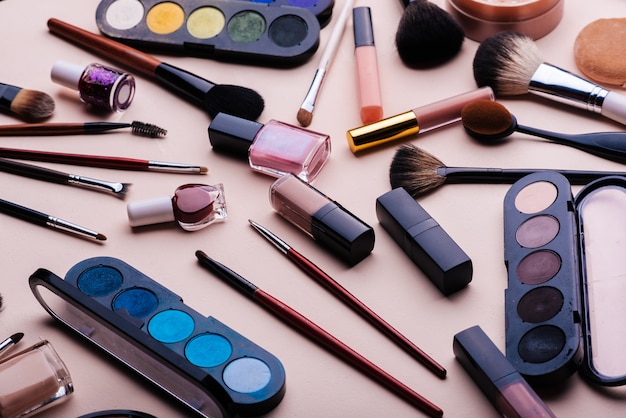 Set di cosmetici femminili per il trucco