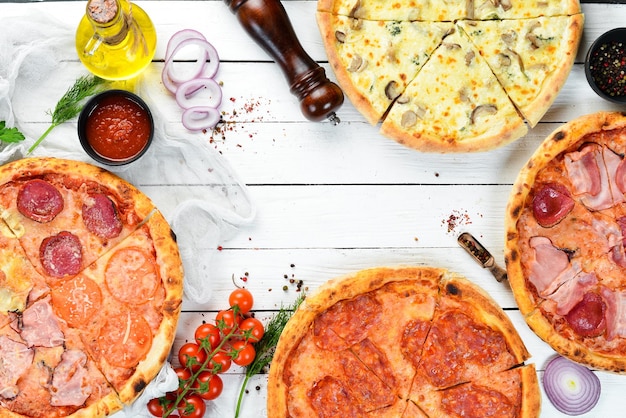 Set di deliziosa pizza italiana Vista dall'alto Spazio libero per il testo