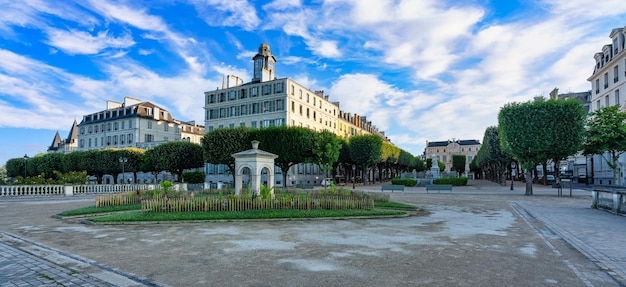 Set di edifici storici nel bolevaro dei Pirenei nella città di Pau, in Francia