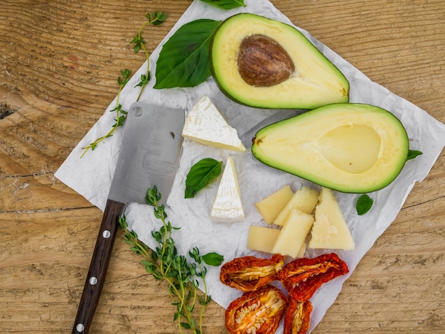 Set di formaggi e verdure