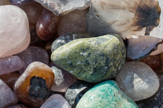 Set di gemme minerali naturali di un certo tipo
