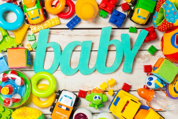 Set di giocattoli per bambini con la parola "baby"