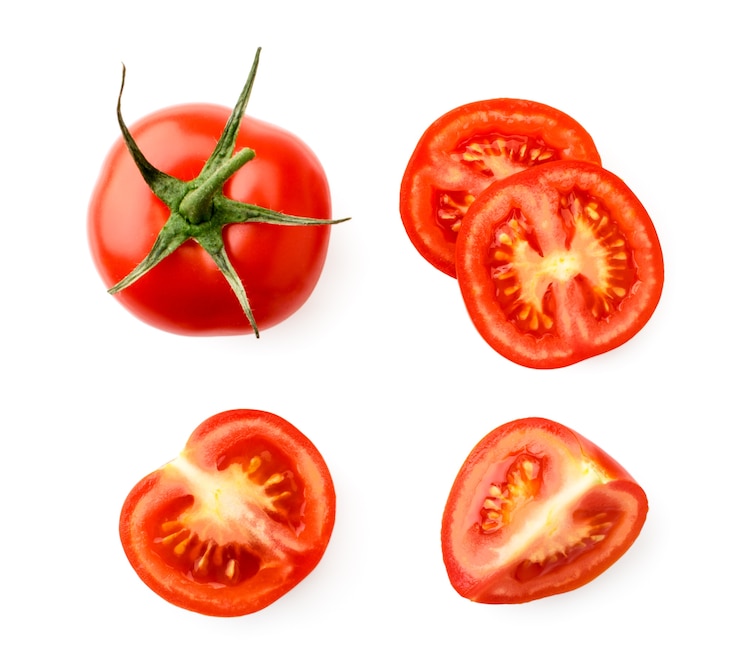 Foto set di metà pomodoro rosso e pezzi