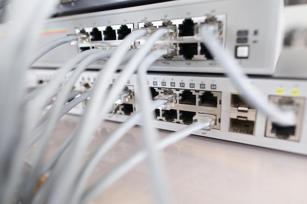 Set di rete via cavo collegata a server switch Internet nel centro