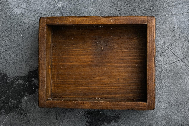 Set di scatole o contenitori in legno rustico con spazio per la copia per testo o cibo, vista dall'alto piatto, su sfondo grigio tavolo in pietra