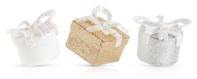 Set di scatole regalo isolate su sfondo bianco con percorso di ritaglio