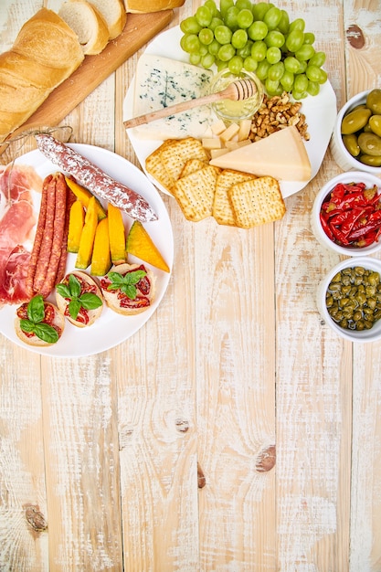 Set di spuntini italiani di antipasti.