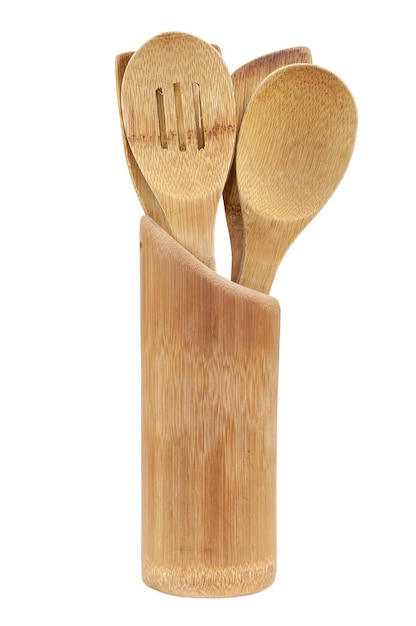 Set di utensili da cucina in legno su sfondo bianco