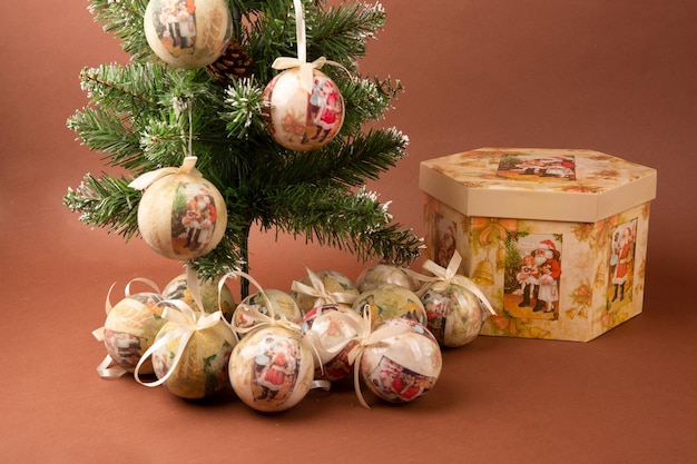 Set regalo di palle di Natale di Capodanno giocattoli per l'albero di Natale.