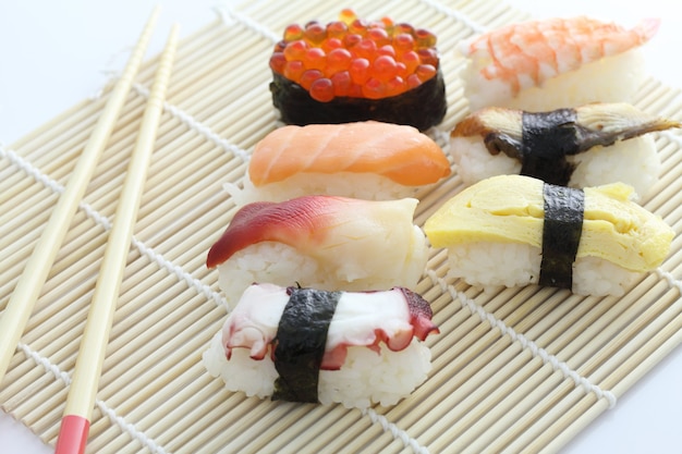 Set sushi in bambù