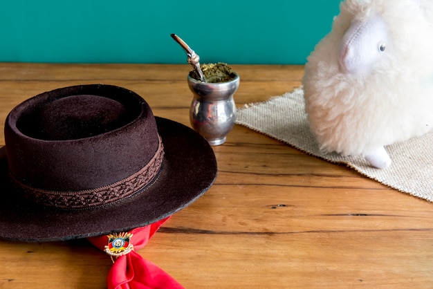 Settimana tradizionale nel sud del Brasile. Farroupilha Settimana dei Gauchos.Tradizionale sudamericano Yerba Mate (chimarrao in Brasile).