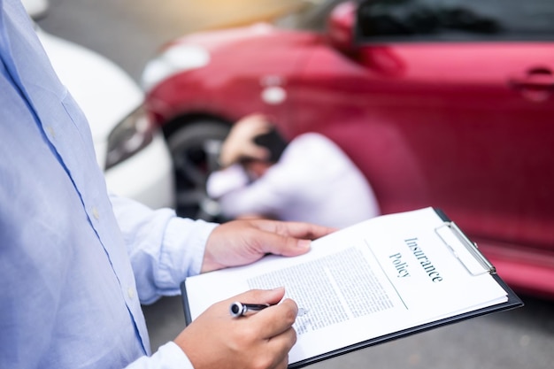 Sezione centrale dell'agente assicurativo che detiene un accordo contro l'auto