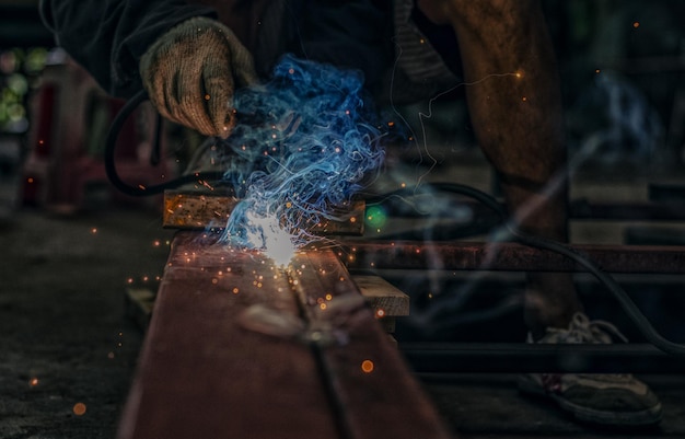 Sezione inferiore dei lavoratori manuali che lavorano in fabbrica