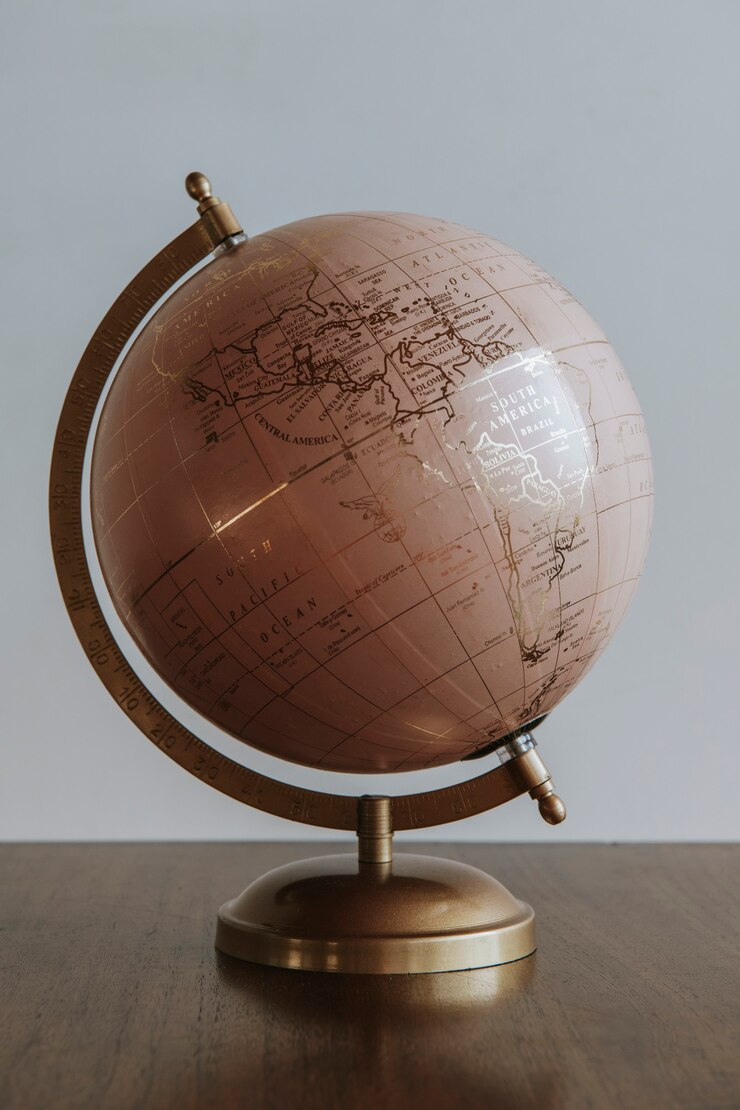 Foto sfera globo rosa in una stanza