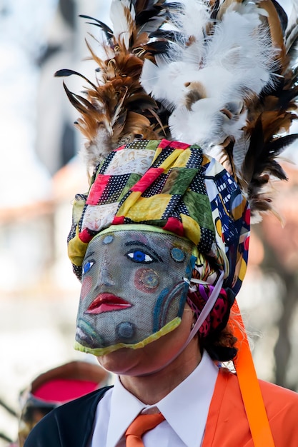 Sfilata di costumi e maschere tradizionali di Iberia all&#39;VIII Festival internazionale di maschere iberiche.