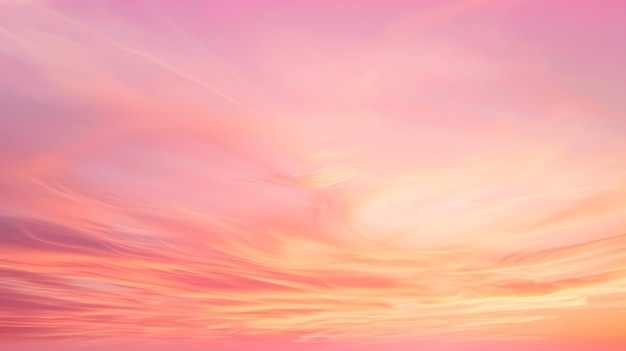 Sfondio del cielo al tramonto con minuscole nuvole di colore pastello