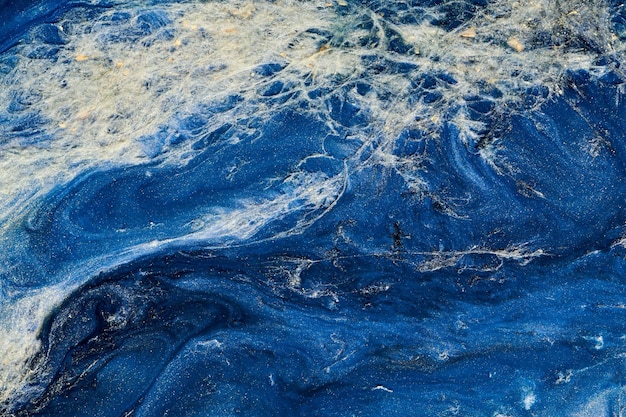 Sfondo astratto di colore blu Arte fluida multicolore Spruzzi e macchie di onde acriliche con inchiostro a base di alcol sotto l'acqua