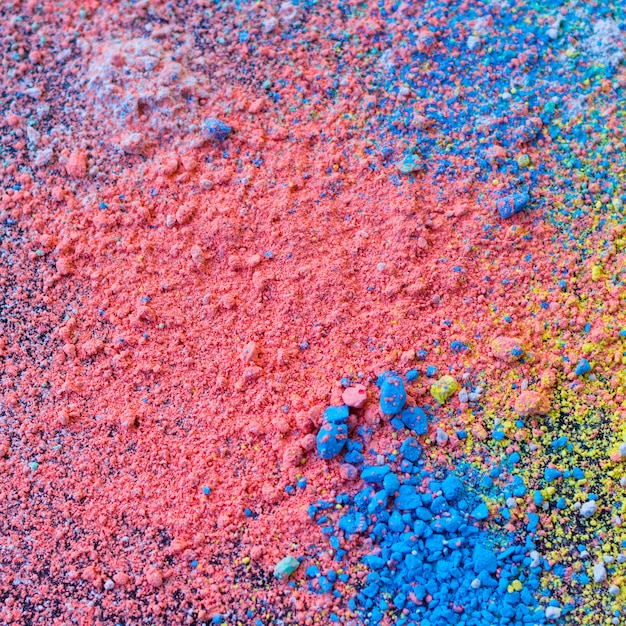 Sfondo colorato di gesso in polvere. Particelle di polvere multicolore schizzate.