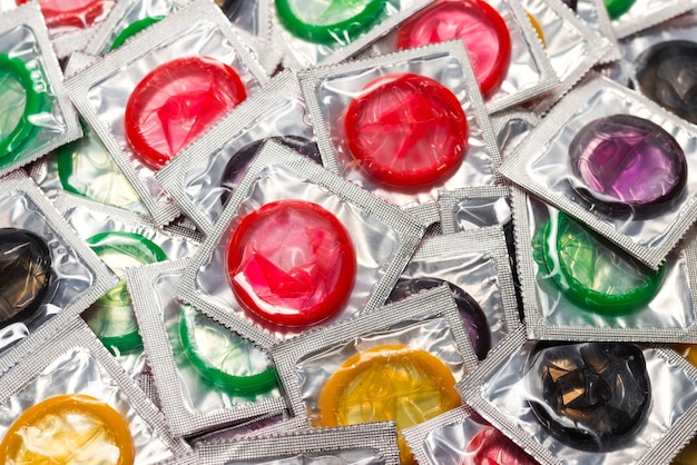 Sfondo colorato preservativi.