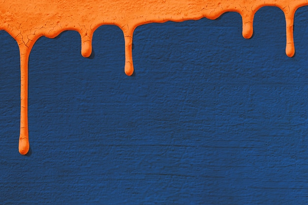 Sfondo con la trama di un muro di stucco di cemento in blu su cui scende il colore arancione scorre verso il basso. Texture di concetto, riparazione, colore