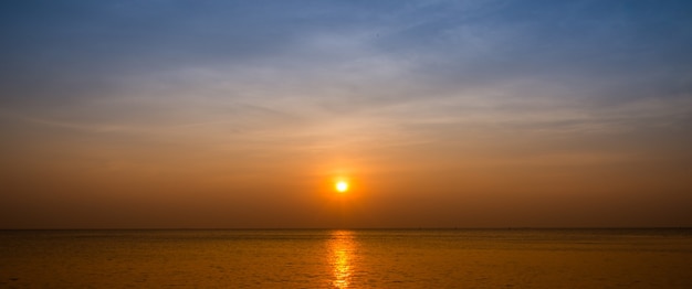 Sfondo del cielo al tramonto