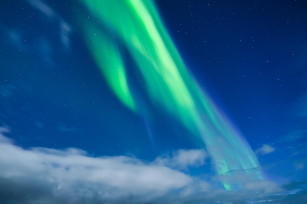 Sfondo del cielo con l'aurora boreale Aurora boreale Aurora boreale come sfondo Paesaggio notturno invernale con aurora Sfondo naturale