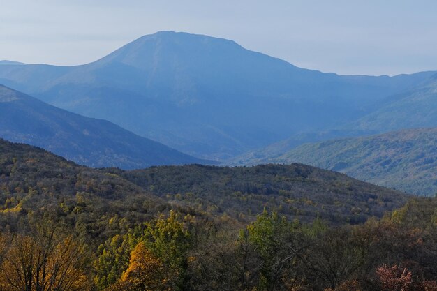 sfondo del paesaggio montuoso