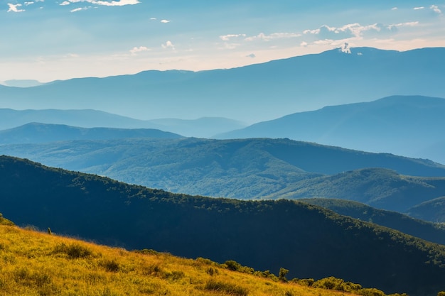 sfondo del paesaggio montuoso