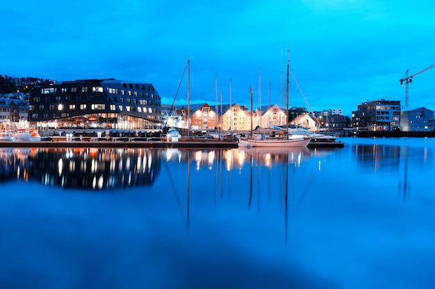 Sfondo della cartolina del molo notturno di Tromso hd