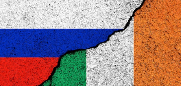 Sfondo delle bandiere di Russia e Irlanda Diplomazia e conflitto politico e concorrenza partenariato e concetto di cooperazione foto