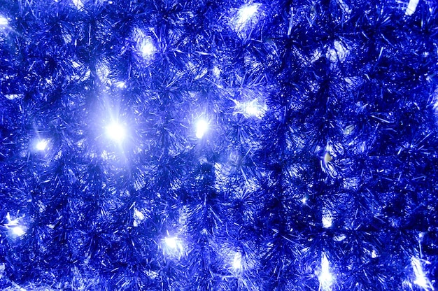 sfondo delle decorazioni natalizie lanterne luci ghirlande piogge blu sfondo del nuovo anno
