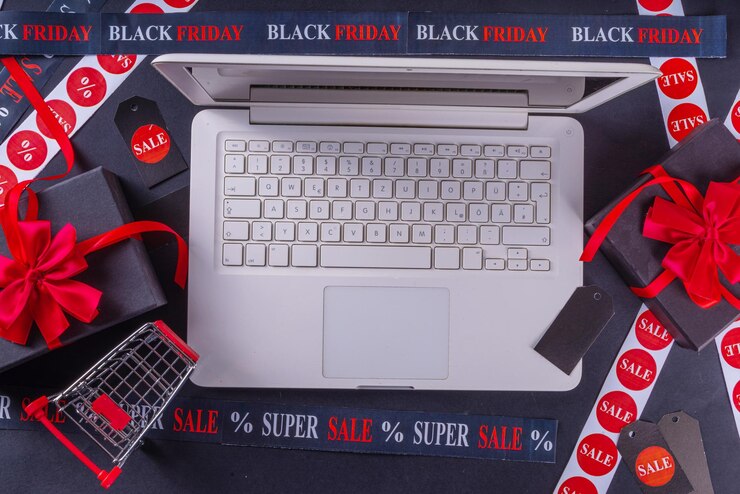 Foto sfondo dello shopping e del giorno del black friday invito alla promozione della vendita di annunci pubblicitari del black friday con scatole regalo rosse nere, tag del negozio di laptop, nastri di vendita incrociati, spazio per la copia
