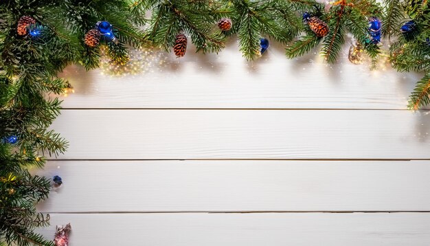 Sfondo di Capodanno e Natale con albero di Natale su sfondo bianco in legno Buon Natale